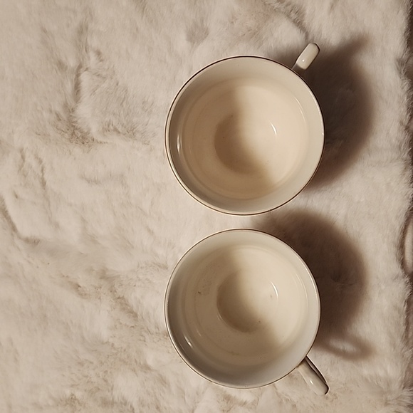 VINTAGE  🍵 TEACUPS FLOWERS DESIGNS / GOLD TRIM - Picture 4 of 4